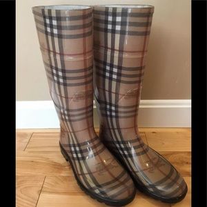 $225 BURBERRY Haymarket Check Rubber Rain Boots 37